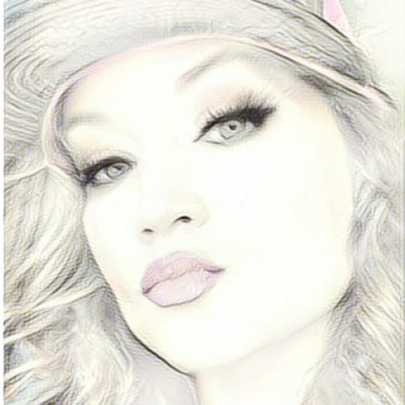 Meet your Posher, Tiffany - Picture 2 of 3